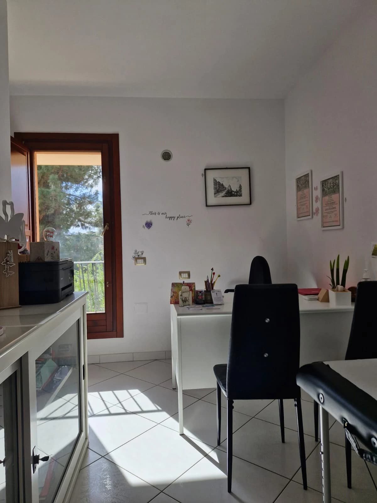 Interno dello studio privato di Elisabetta Pozzato in via Lazio 14 ad Assemini