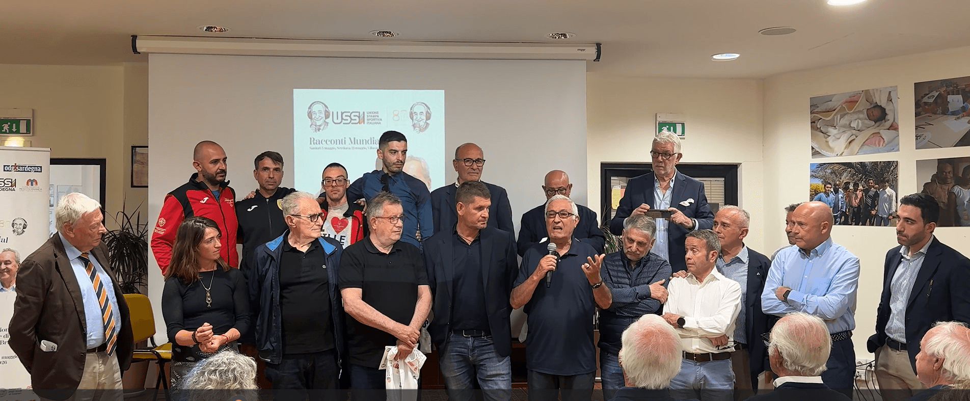 Gruppo di partecipanti a Ussi80 alla Comunità La Collina di Serdiana, con don Ettore Cannavera, Beppe Tomasini, Nicola Riva e Gigi Piras